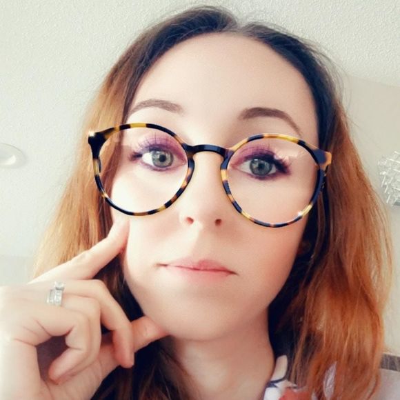 Meet your Posher, Janet - Picture 1 of 1